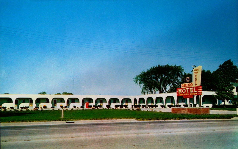 Amigo Motel - Old Postcard (newer photo)